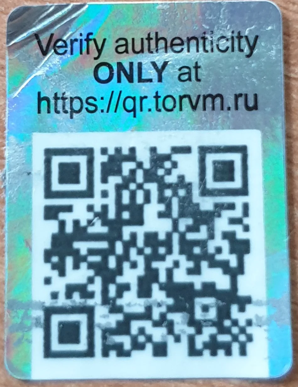 Holographic scratch-off QR-code label on the back of a TOR VM product package.